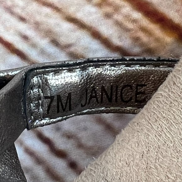 Naturalizer SOUL Janice Silver T Strap Thong Style Comfort Flat Sandals Size 7 M - Picture 8 of 9